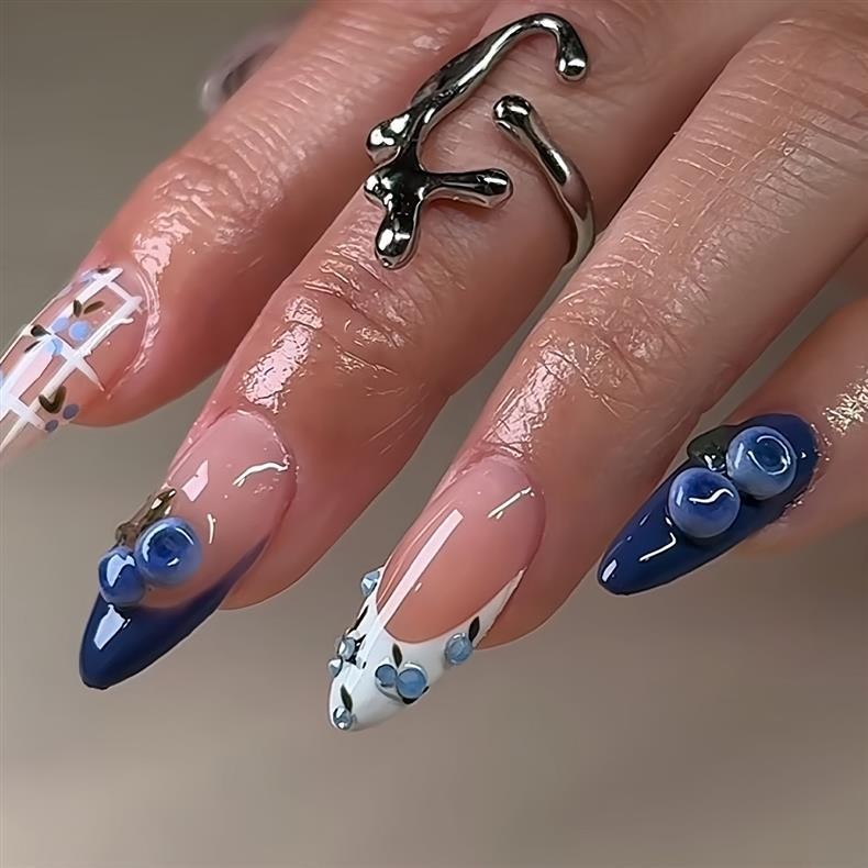 Sweet Almond False Nails Cute Blueberry Plaid Design Press on Nails Wholesale