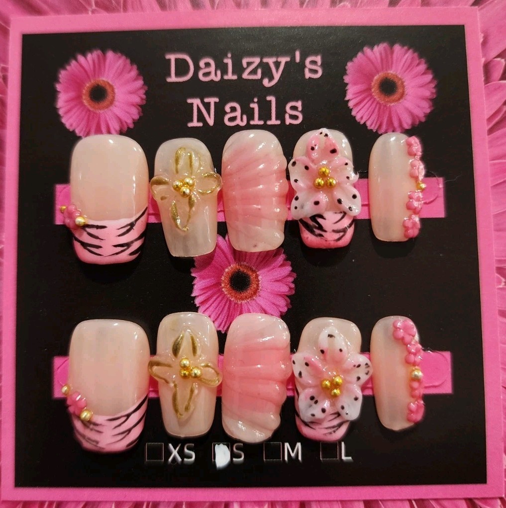 Small Size Pink Strip 3D Flower Press-on Nail Set Handmade Squoval 2.0 Cm Length