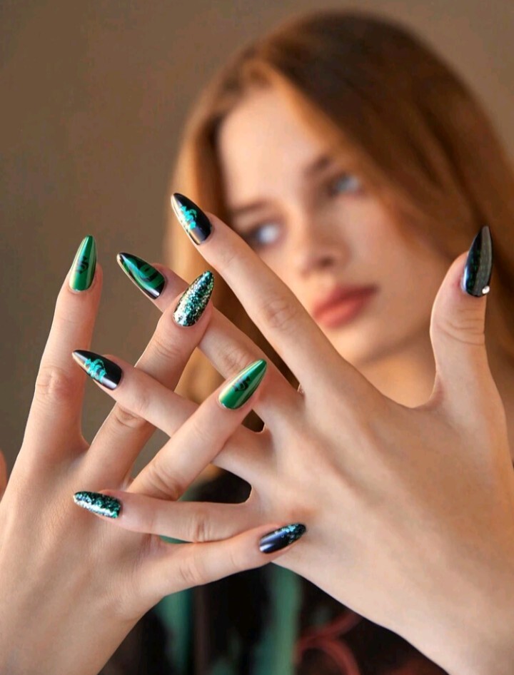 HARRY POTTER House Of Slytherin False Nail Set