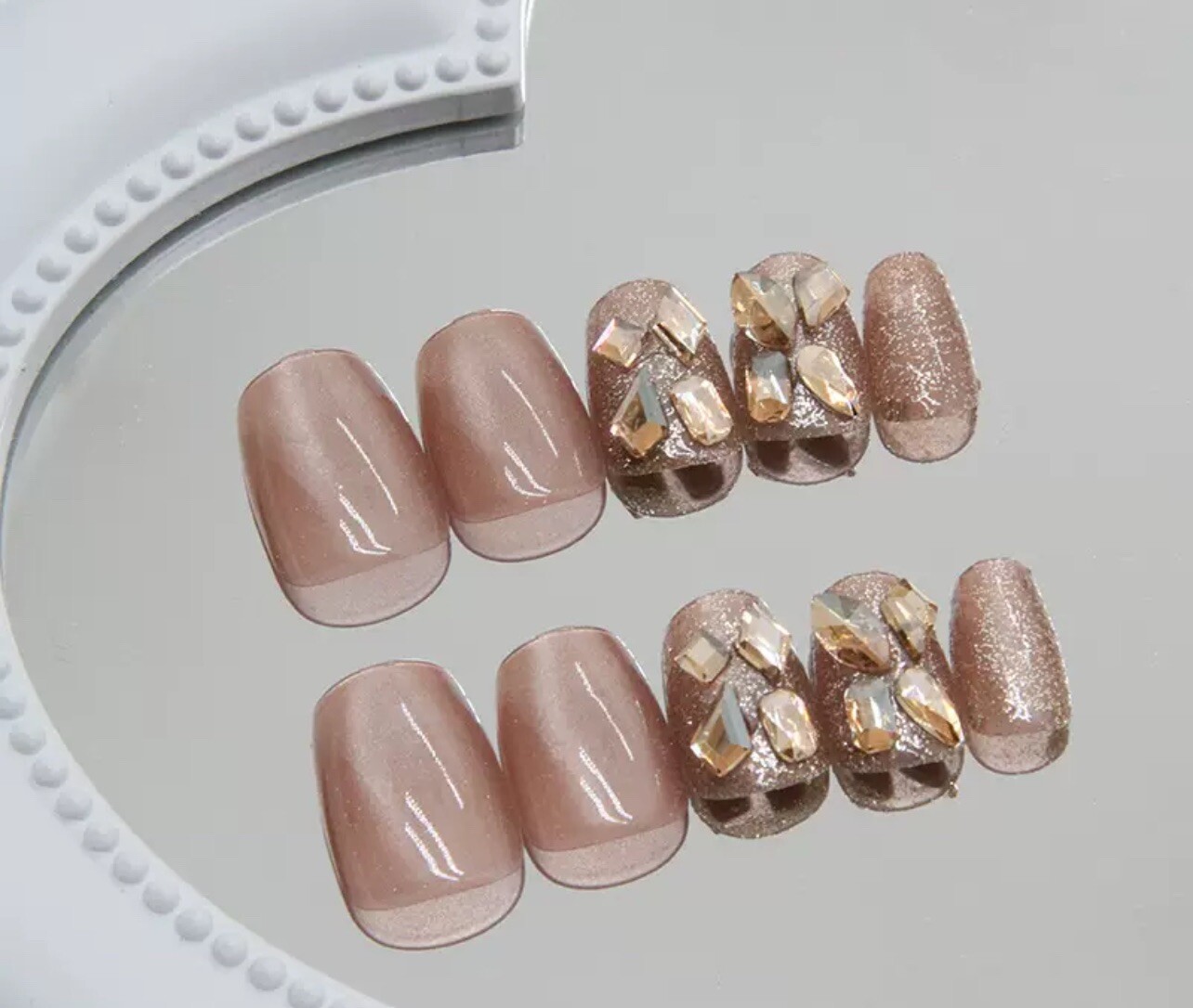 Cat Eye Press on Nails Short Square Fake Nails Glitter with Cat Eye