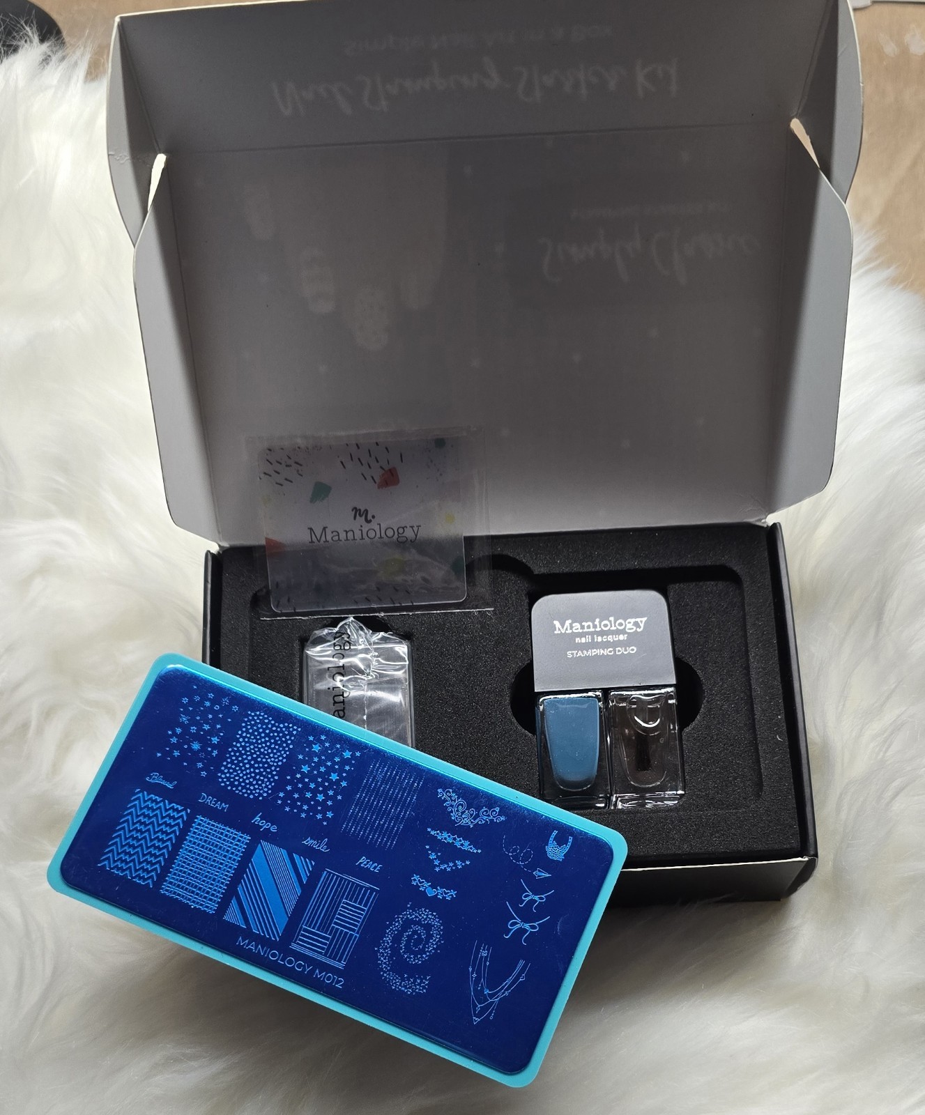 Maniology Nail Stamping Starter Kit – 105 Plate M012 Necklace Stars Stripes