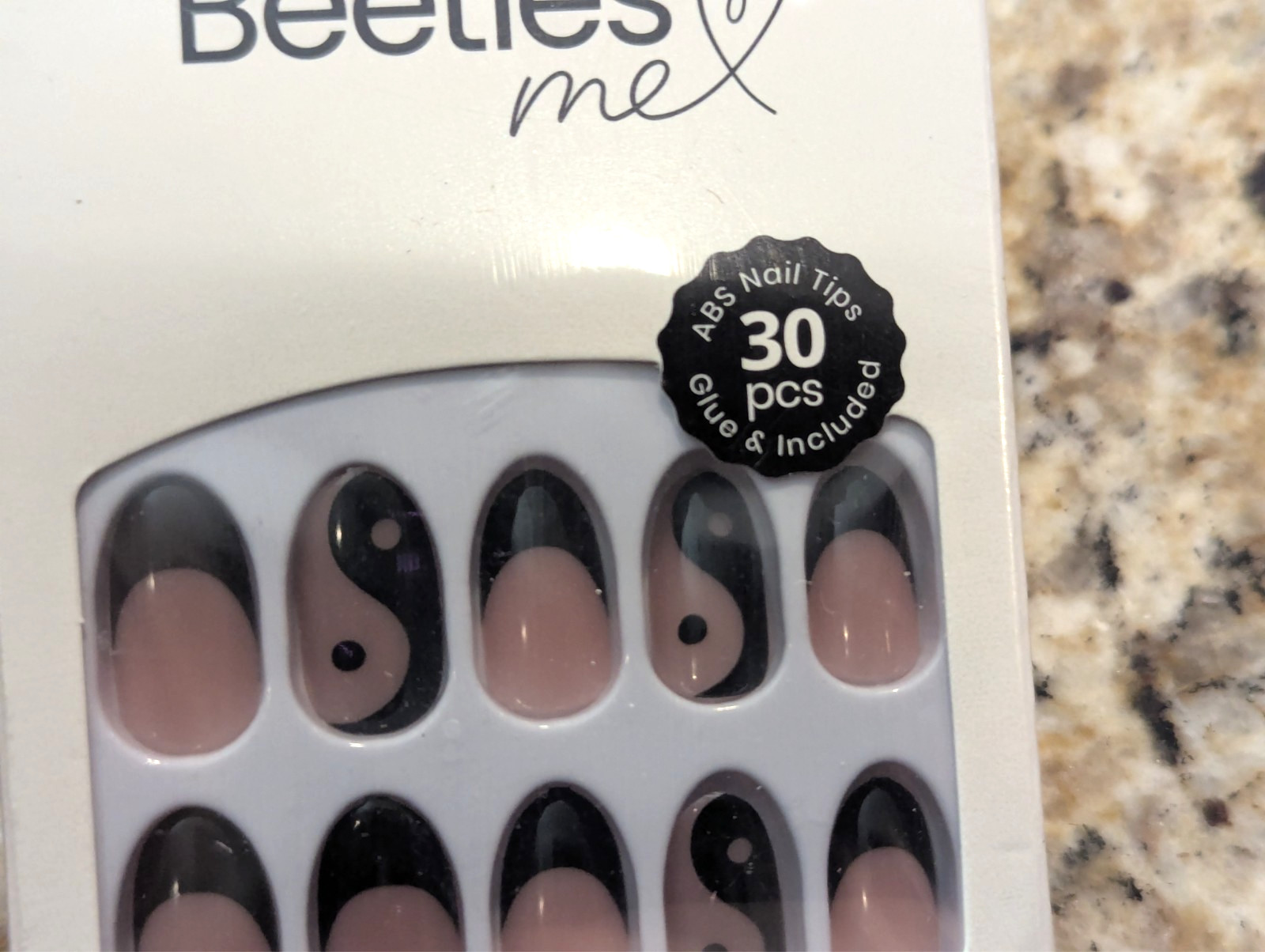 Beetles Me Faux Press-On Nails Black Pink 30pcs