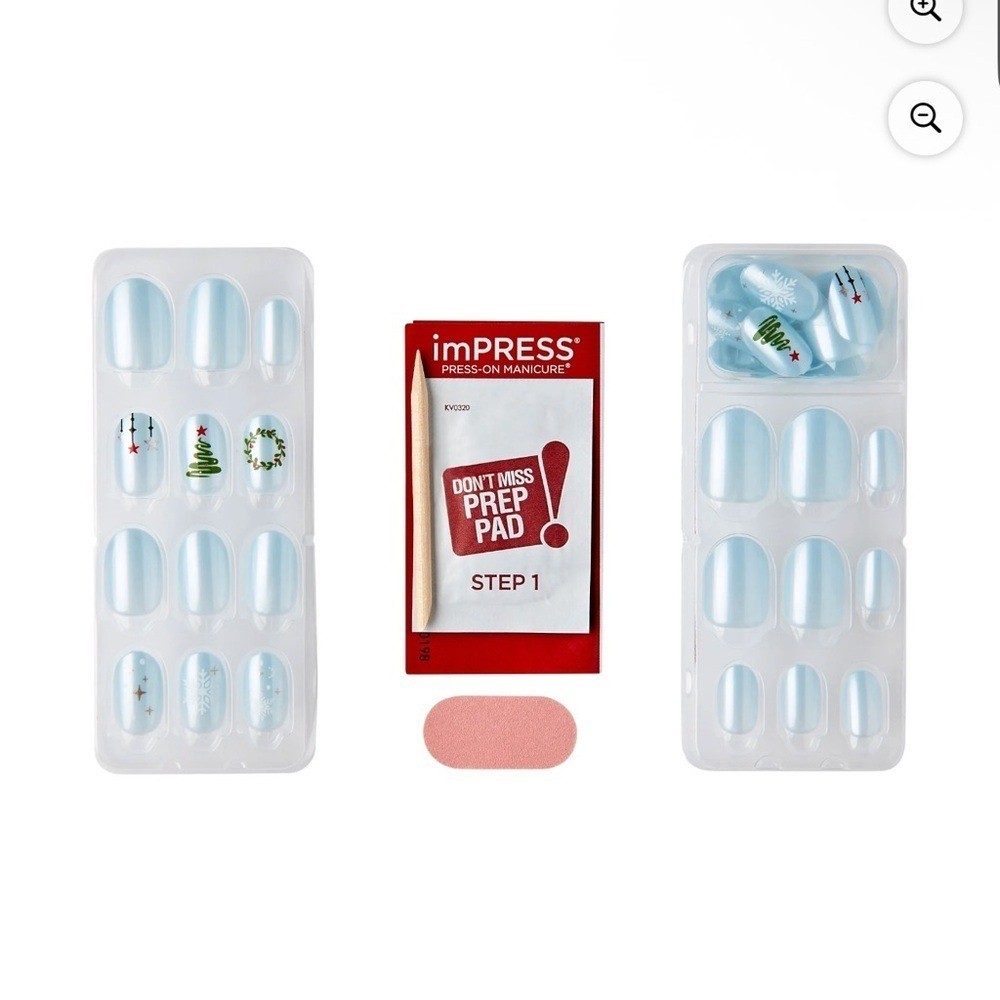 KISS imPRESS Holiday Press on Nails, Frosty Tale, Blue, Short Oval, 30 Count