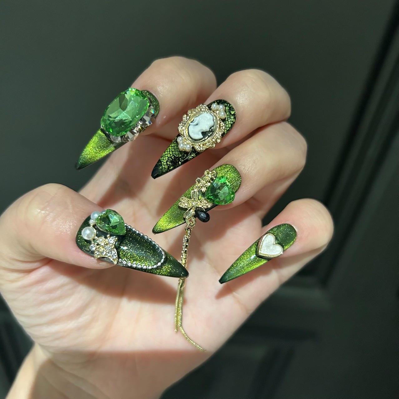 Luxury Emerald Green Cat Eye Butterfly Handmade Press On Nails