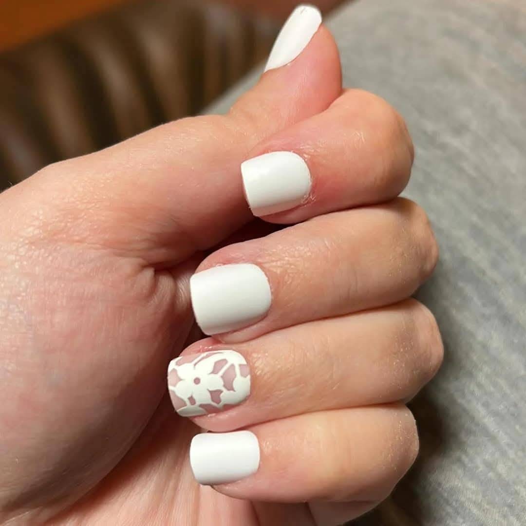 Siara Martin Beauty Devotion Press On Nails Floral Lace Matte Cream Stiletto Kit