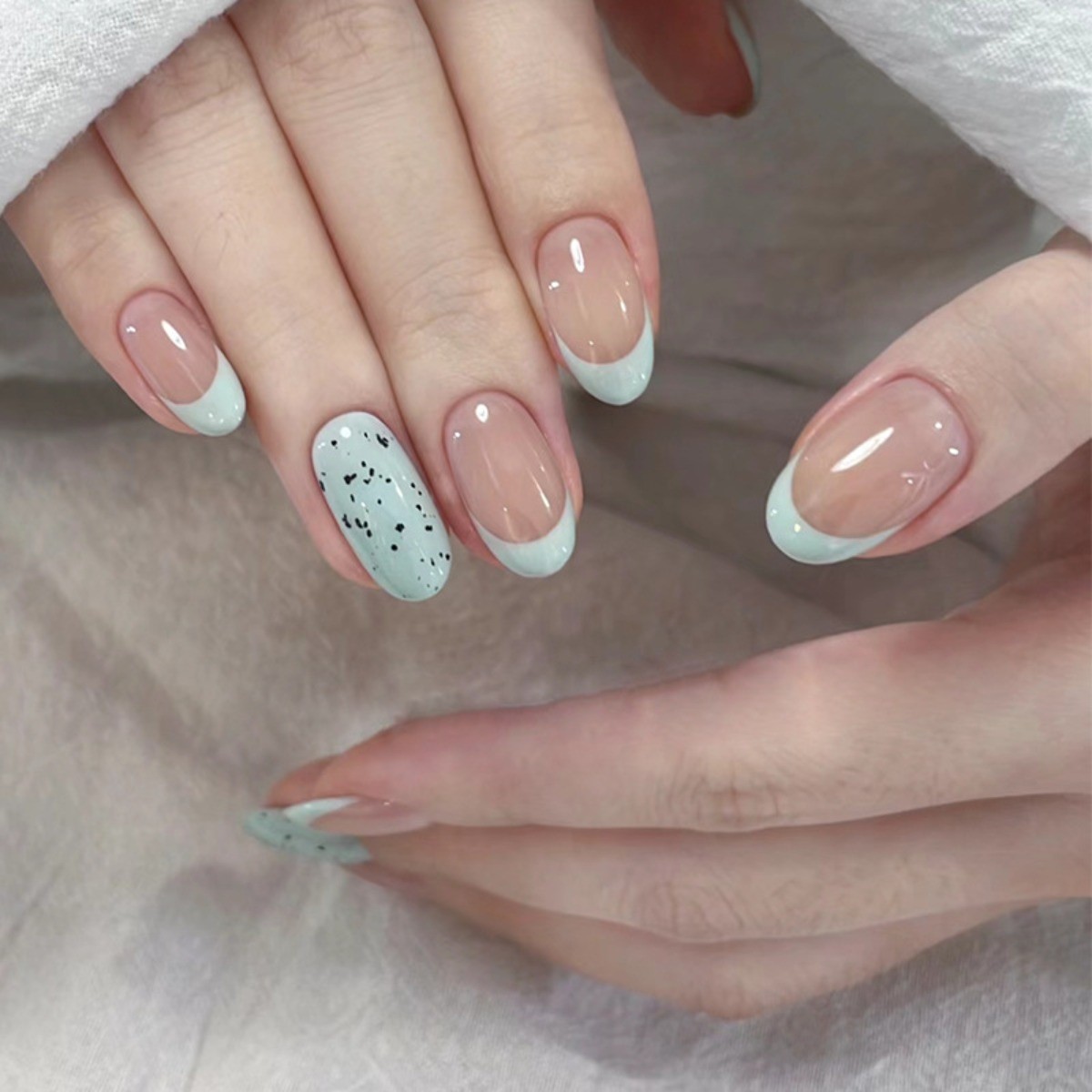 48Pcs-Medium Oval Mint Green French Quail Egg Speckle Minimalist Press on Nails