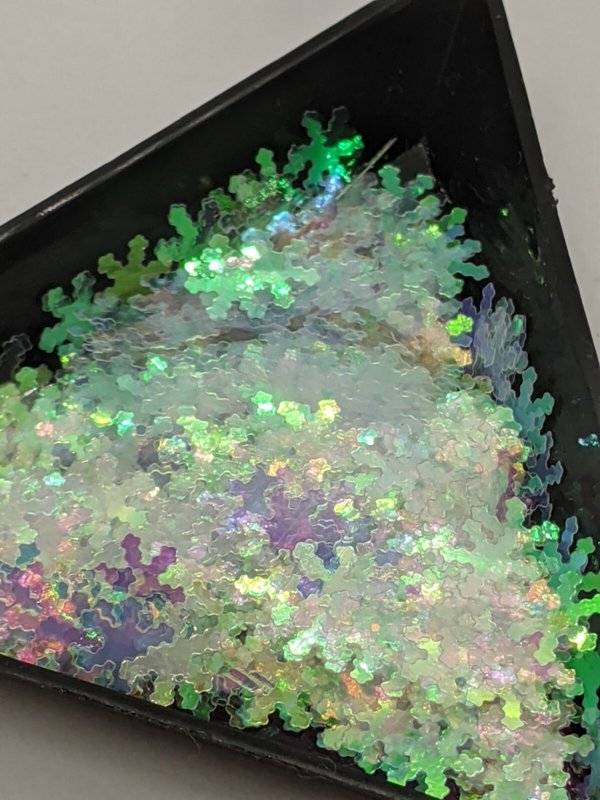Colour Shift AB Clear/White/Green/Pink Snowflakes Winter Christmas UK Seller