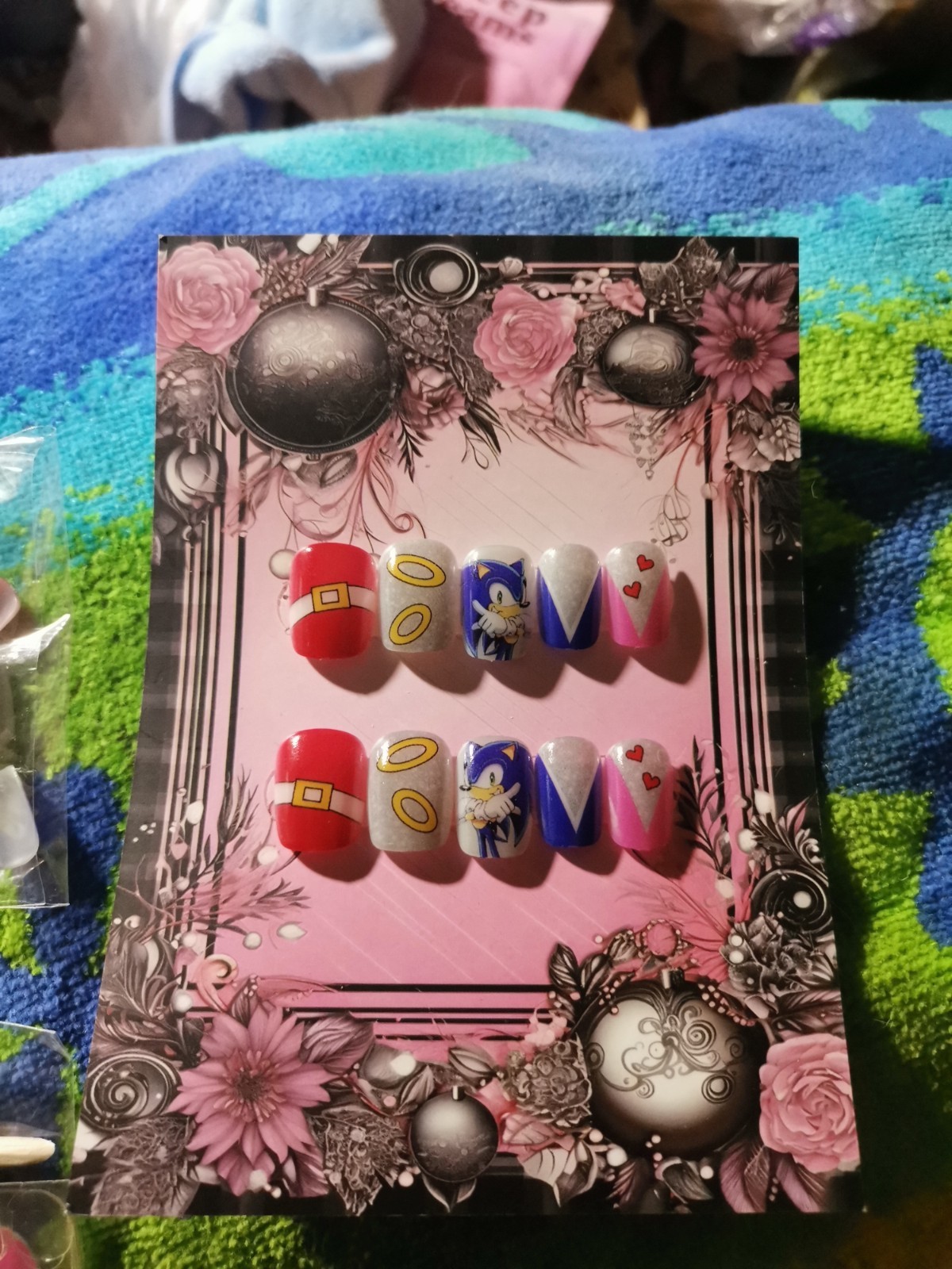 Press on nails short-medium length (Sonic)