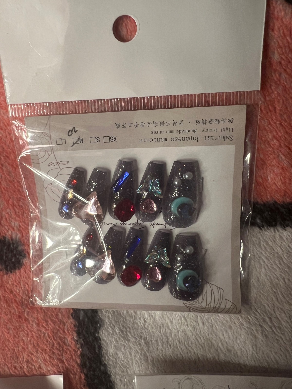 Super high quality, reusable, handmade press on nails. You get 5 pairs with glue