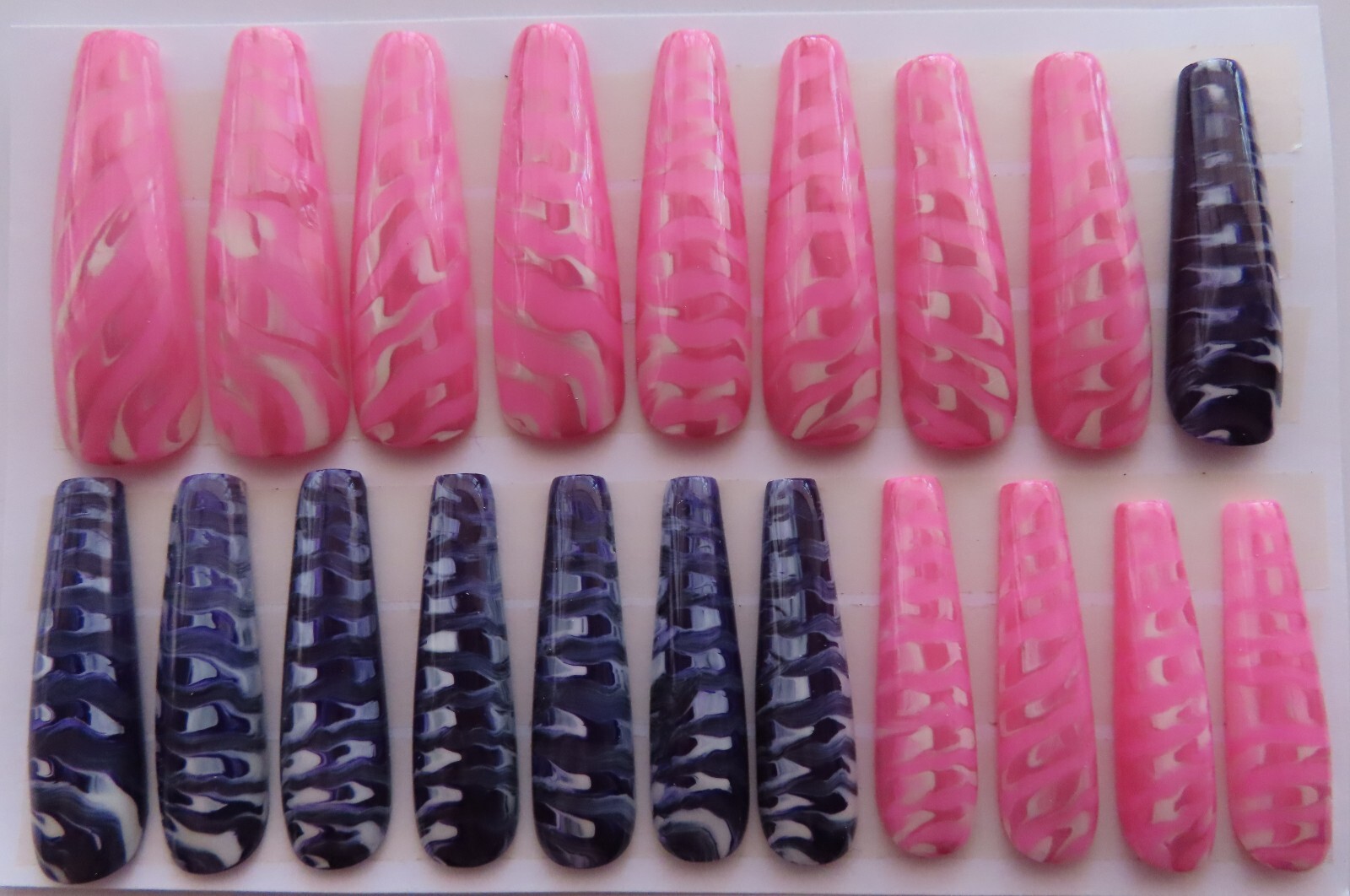 XL Purple Pink White Wavy Illusion Square Coffin Press On Nails (20)