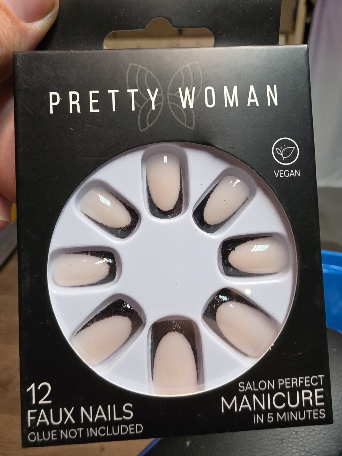Pretty Woman Oval Nude Black Outline Press On Nails Vegan 12 Count New Adhesive