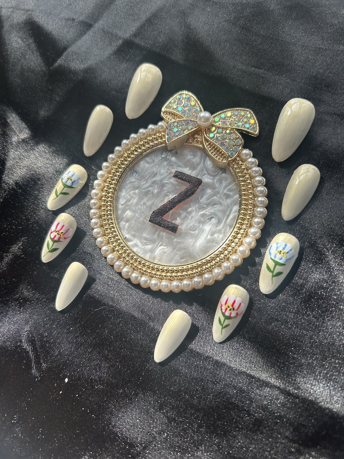 Z NAILZ! Handmade Shimmery Off White M Almond W/flowers On 2 Press On Nails