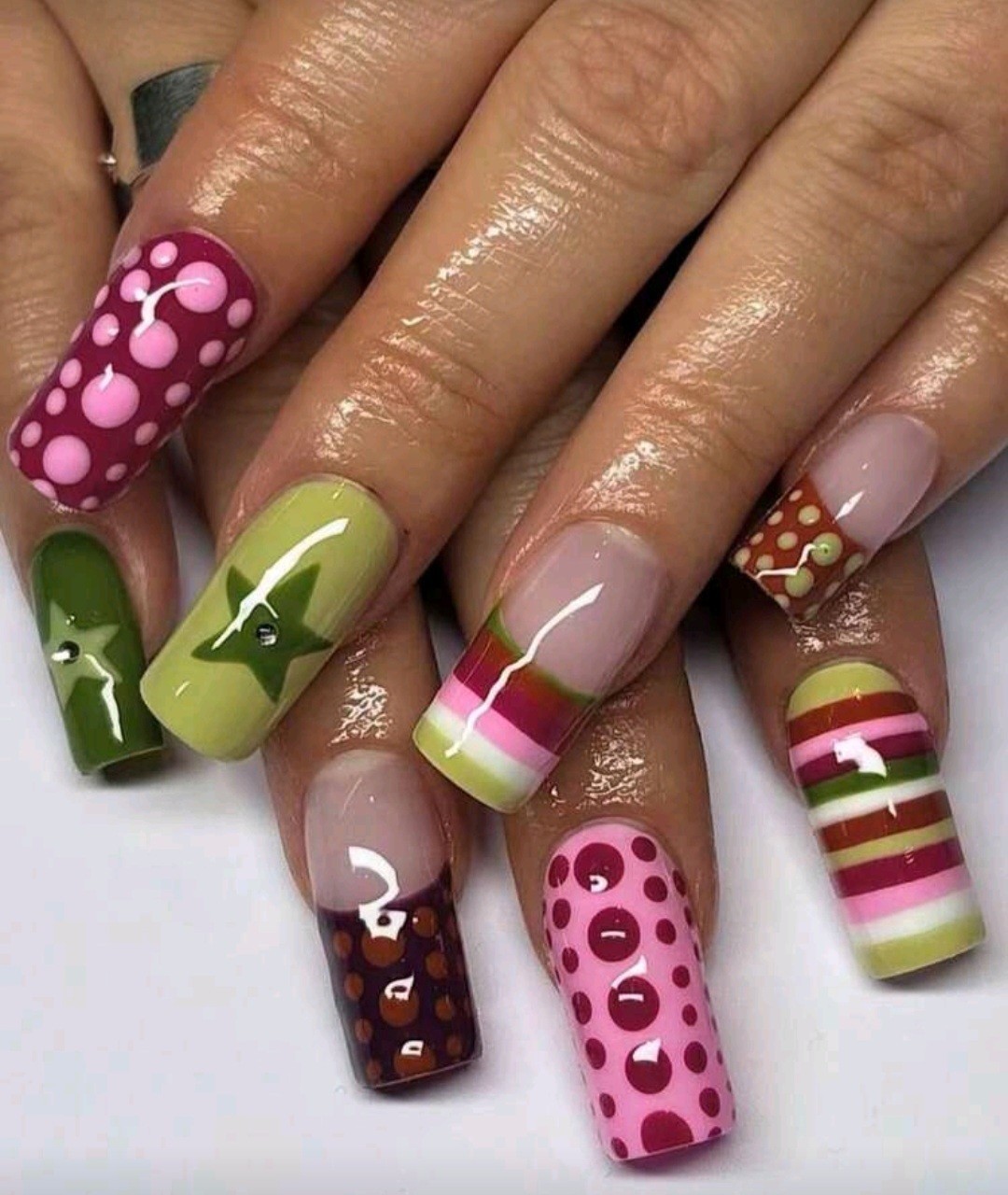 Press-On Nails Pop Art Stripes Dots Stars 3D Rhinestone Accents Long Coffin
