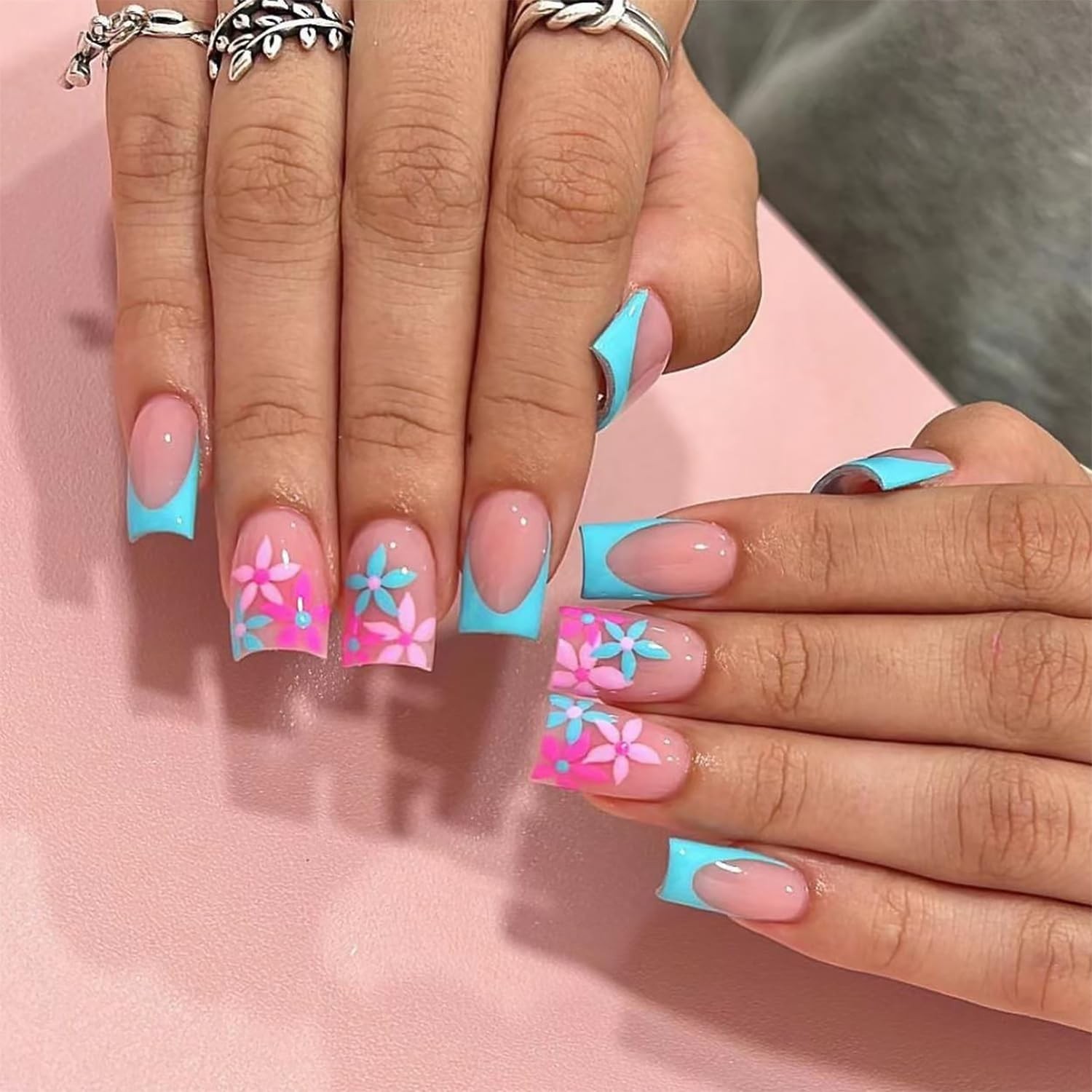 Stylish 24pcs Blue Floral French Tip Fake Nails – Perfect for Any Occasion