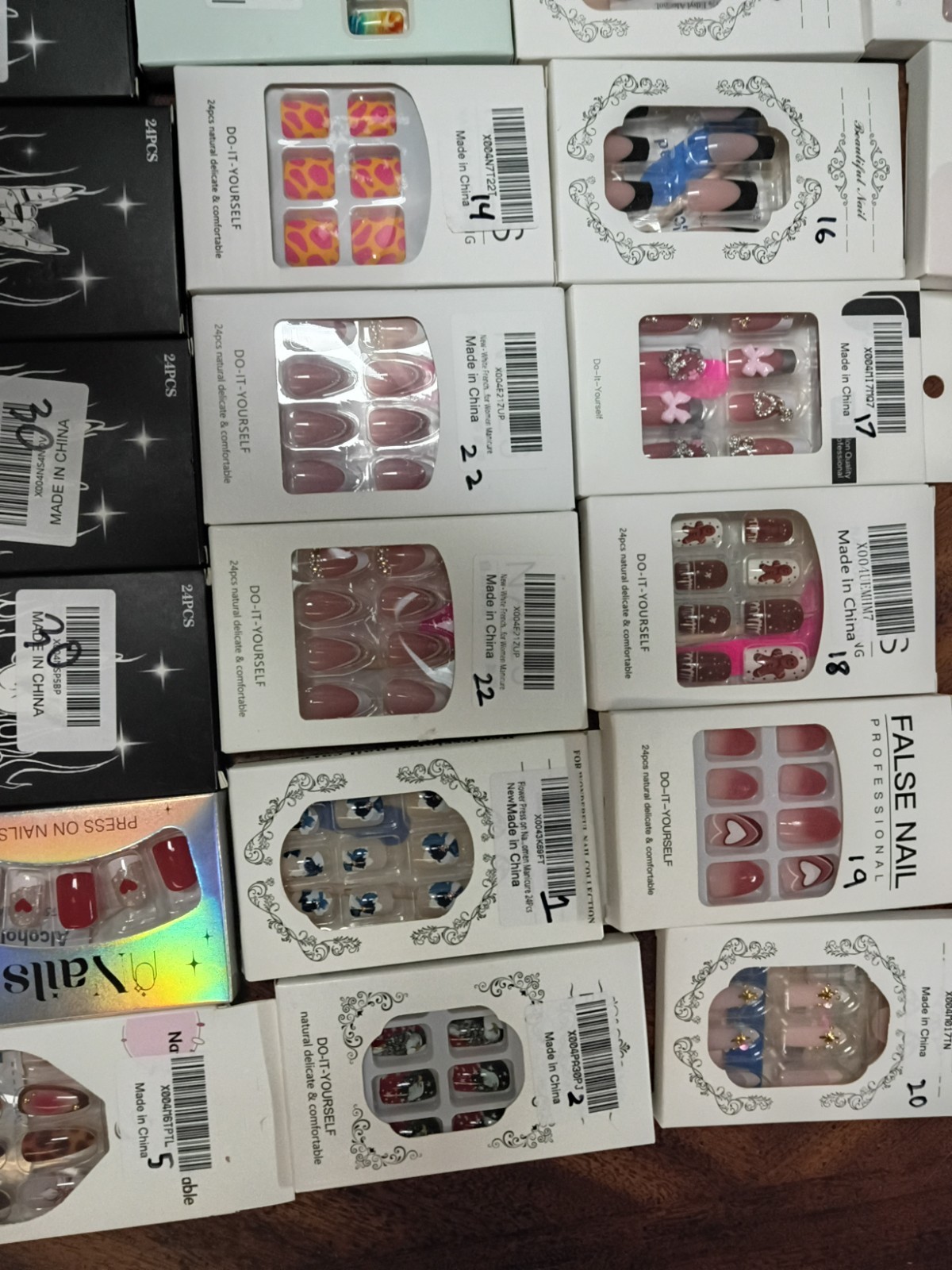 31 Sets Press On Fake Nails, Multiple Theme, Color, Shape, etc