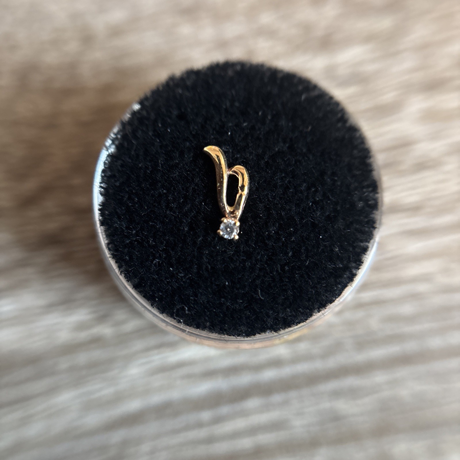 14K Yellow Gold Nail Charm w/2-pt Diamond w/Prongs & 2-Gold Swoops on the End