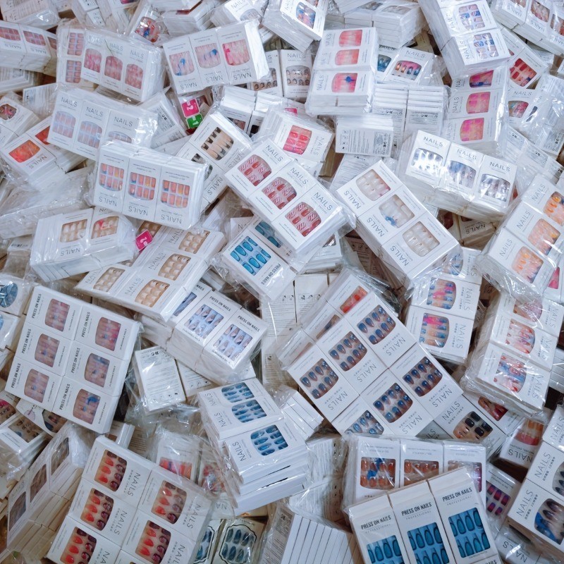 9 Boxes/216 Nails Randomly Combined, with 2000 Different Styles of Fake Nail Art