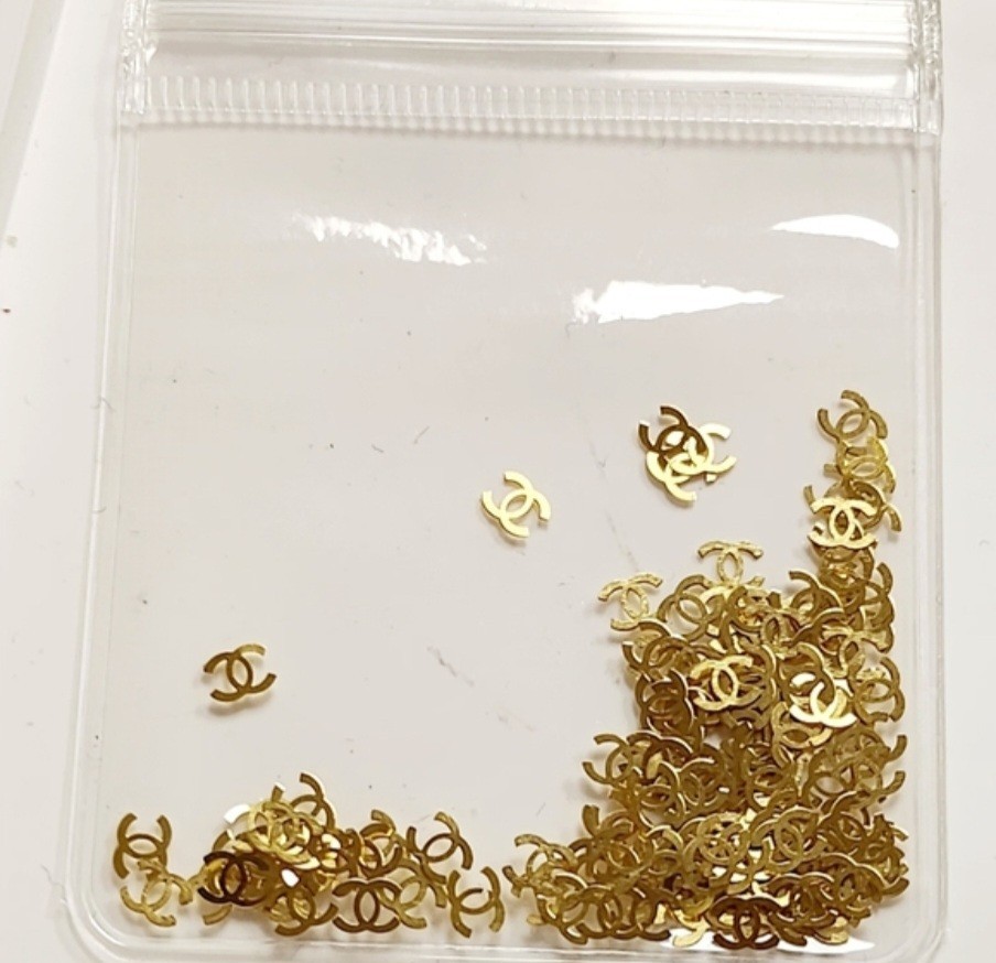 NWT NAIL ART DESIGN 4mm×5mm GOLD METAL NAIL DECALS: N°16