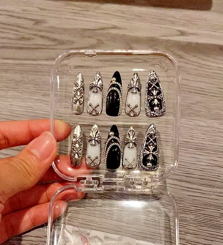 Ready-made artificial nails, gel nails, handmade, durable black and silver 1 set