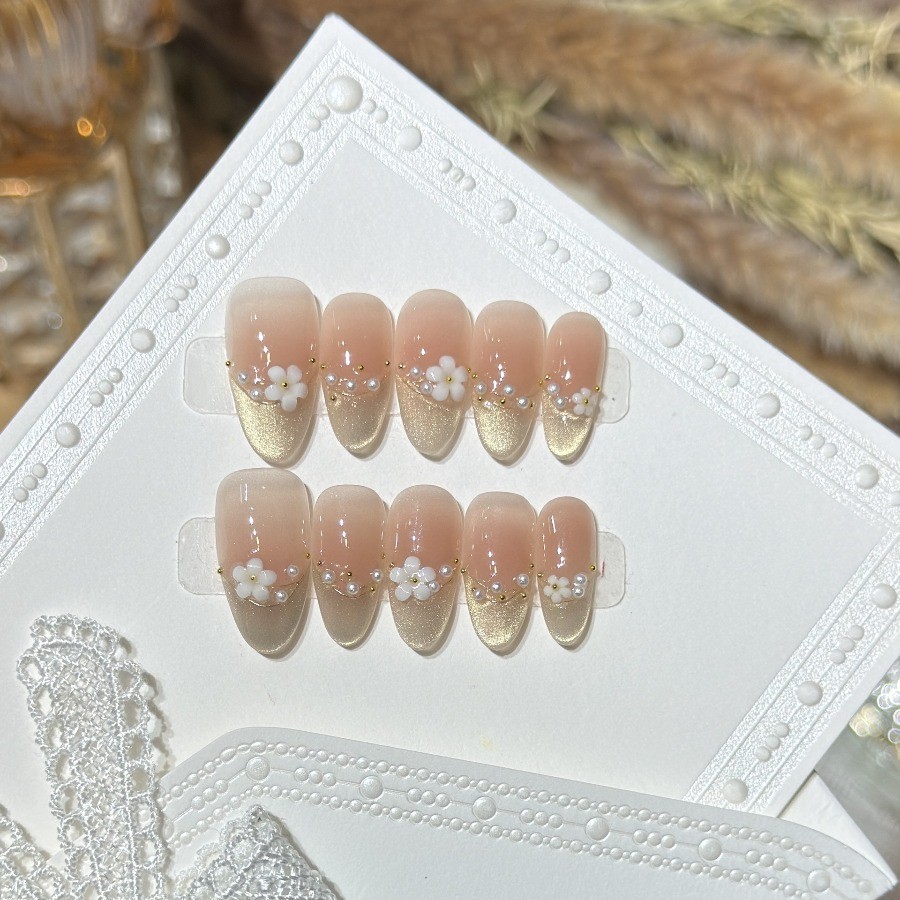 Cat Eye Shell: 10pcs Cat Eye Shell Flower Press on Nails Medium Oval Fake Tips