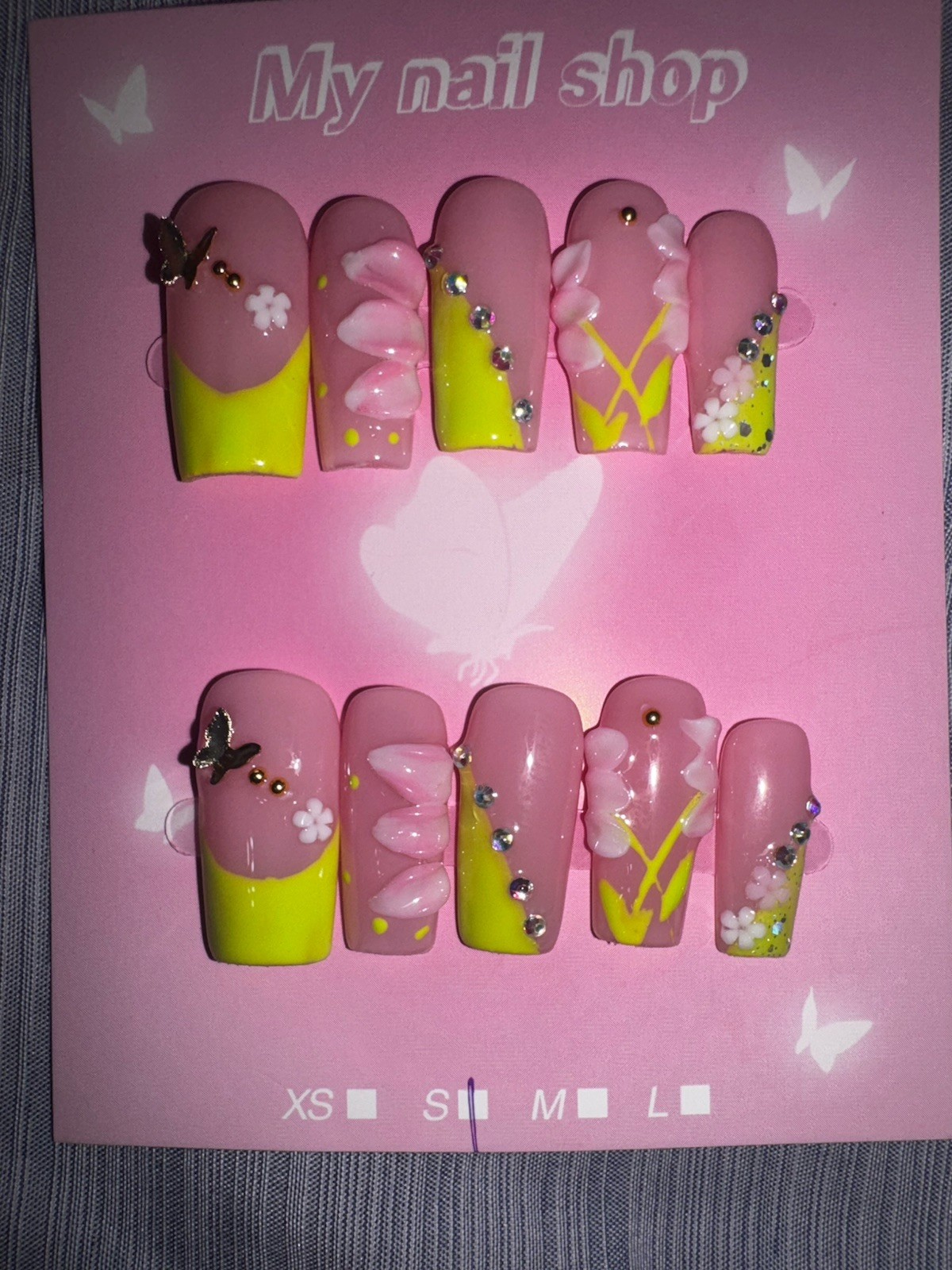 3D Flower Press-On Nails. Size: Small