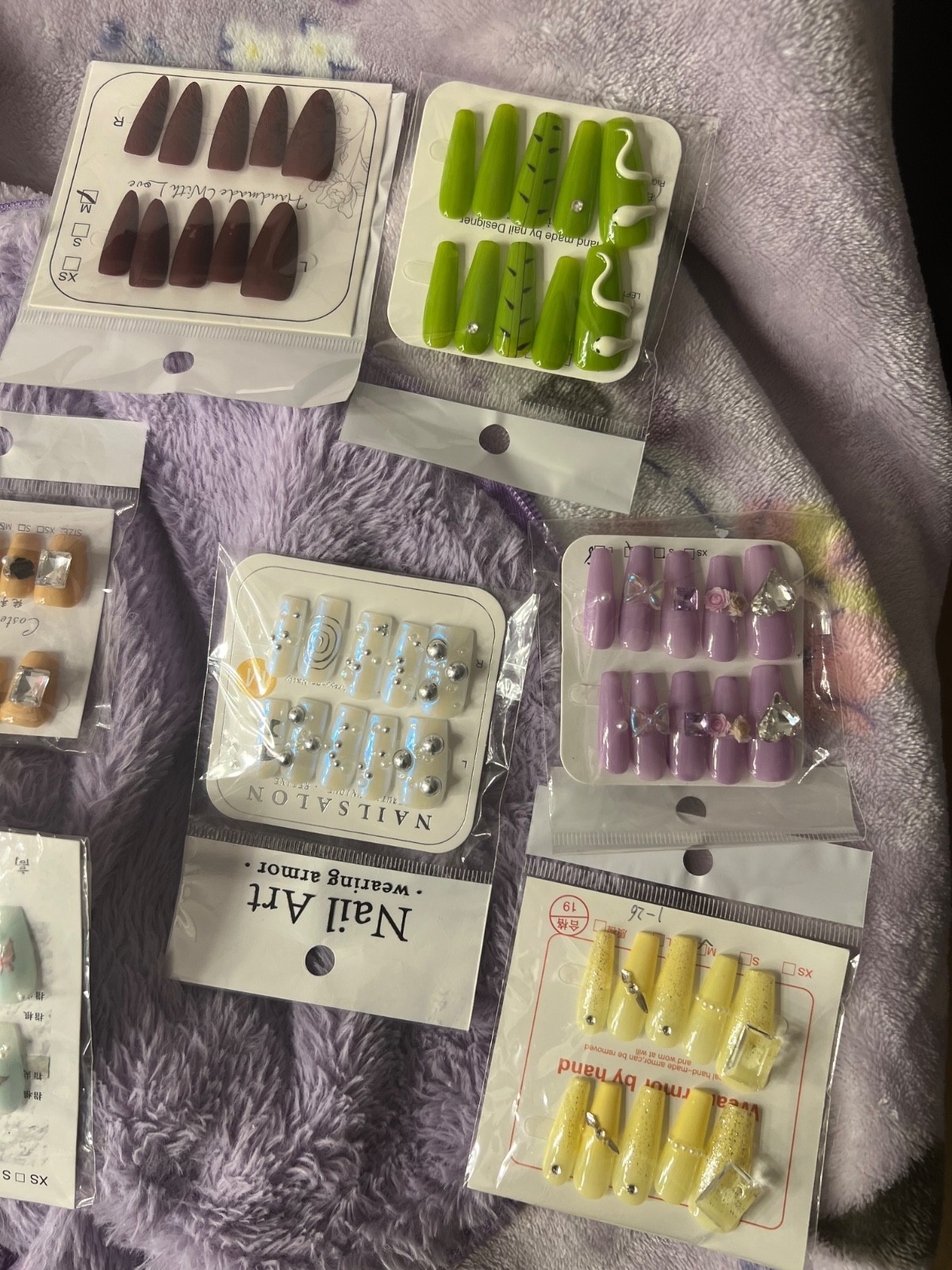 Super high quality, reusable, handmade press on nails. You get 5 pairs with glue