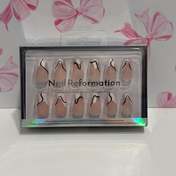Nail Reformation Press On Nails Set Abstract Black White Nude Coffin 30 Count