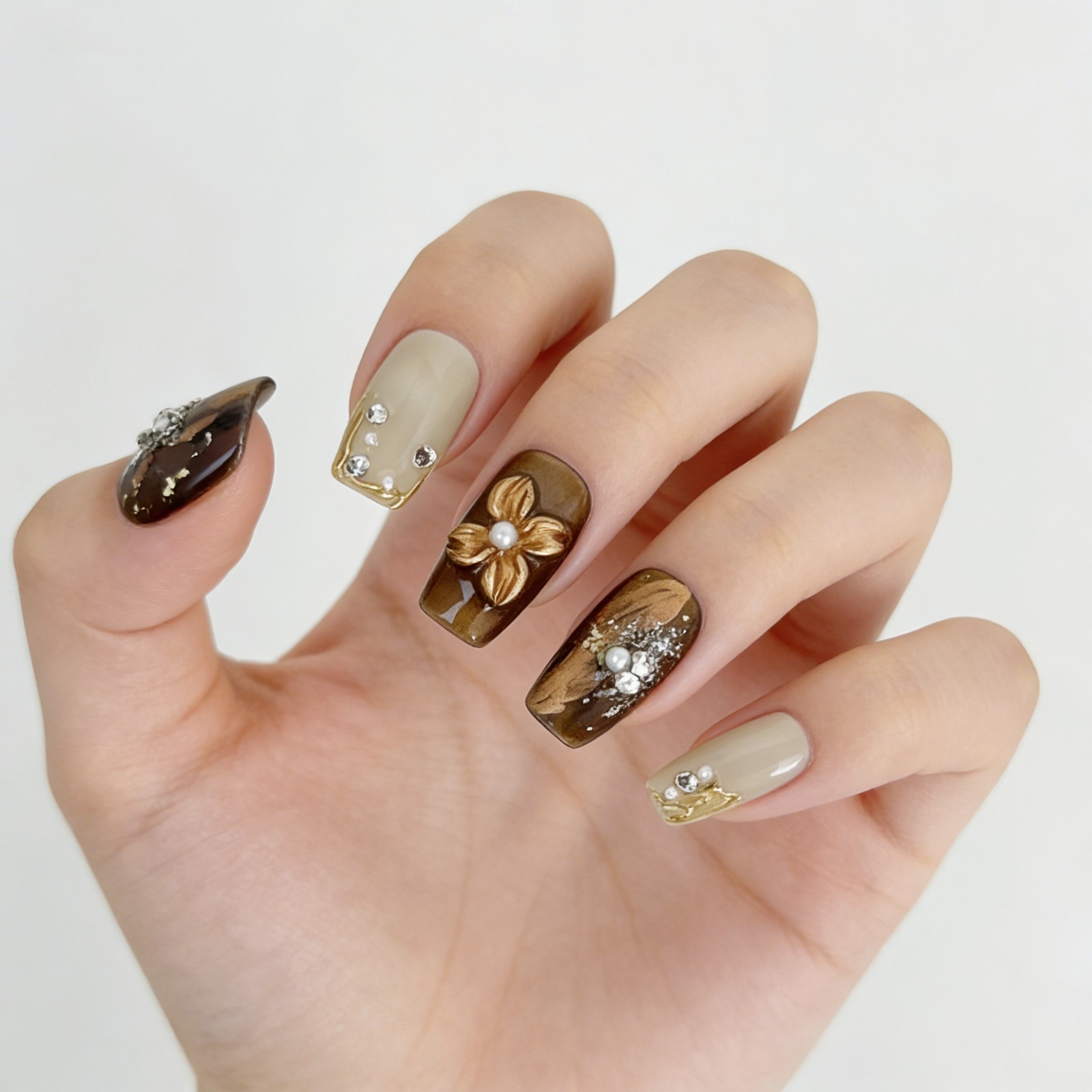 Vintage Gold Amber Press-On Nails with Pearl & Metal Flowers – Square Shape