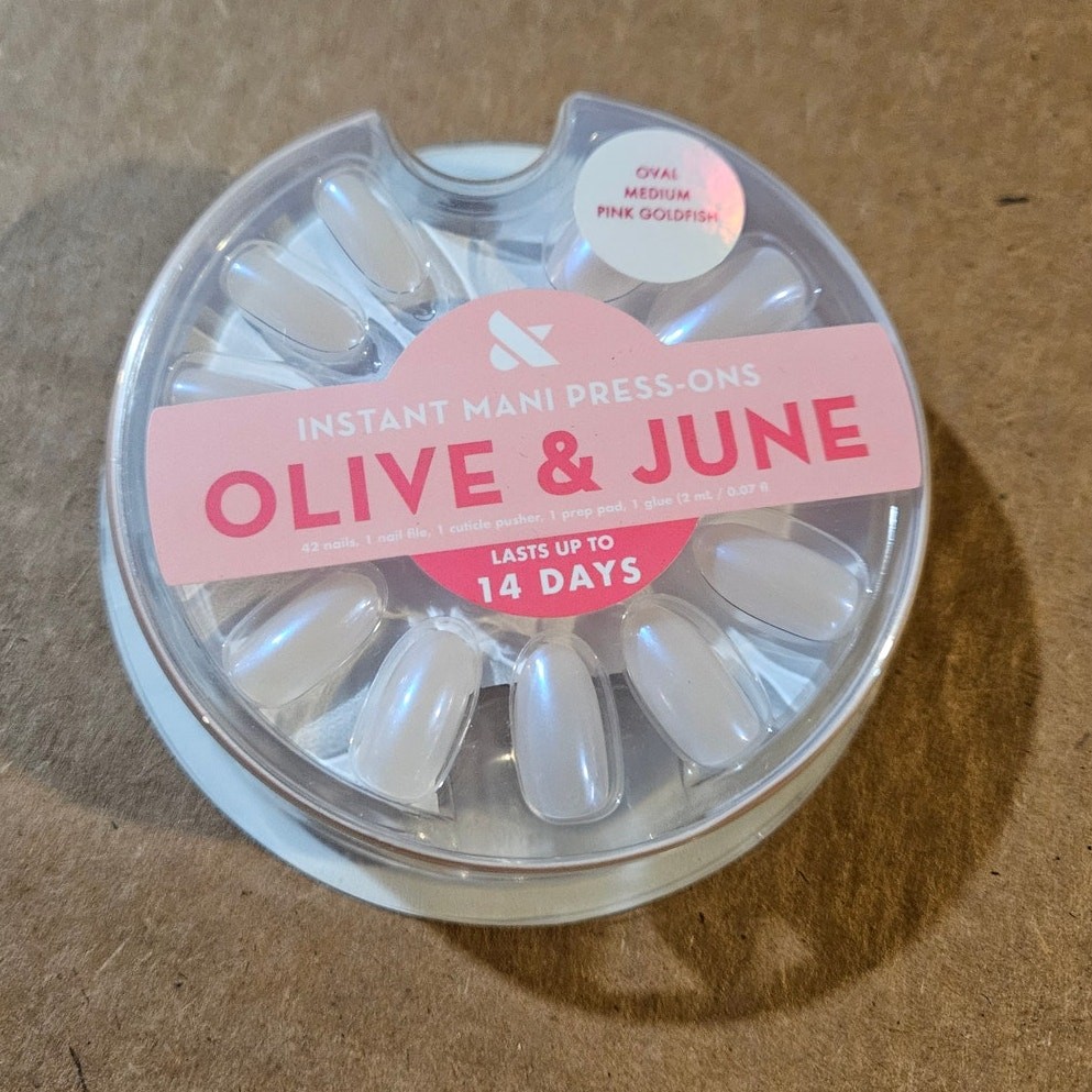 Olive & June Instant Mani Press-On Nails ~ 42PCS Oval Medium Pink Goldfish