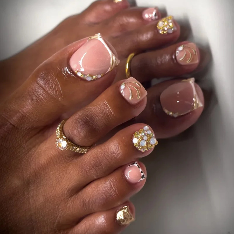 Stylish Gold French Nude Pink Wearable Nail Art Simple Fashion Fake Toenails