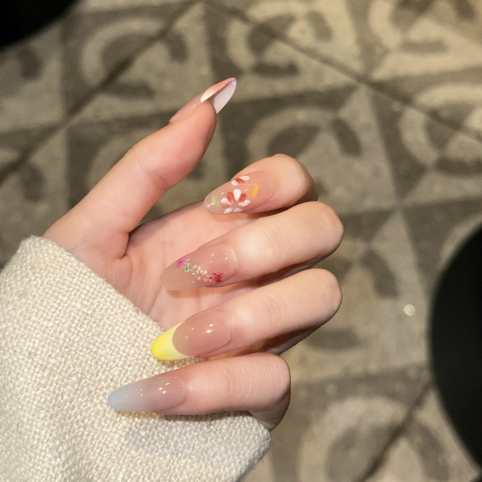 Handmade Nude Summer Colored Dried Flower False Nail Long Almond Press On Nail