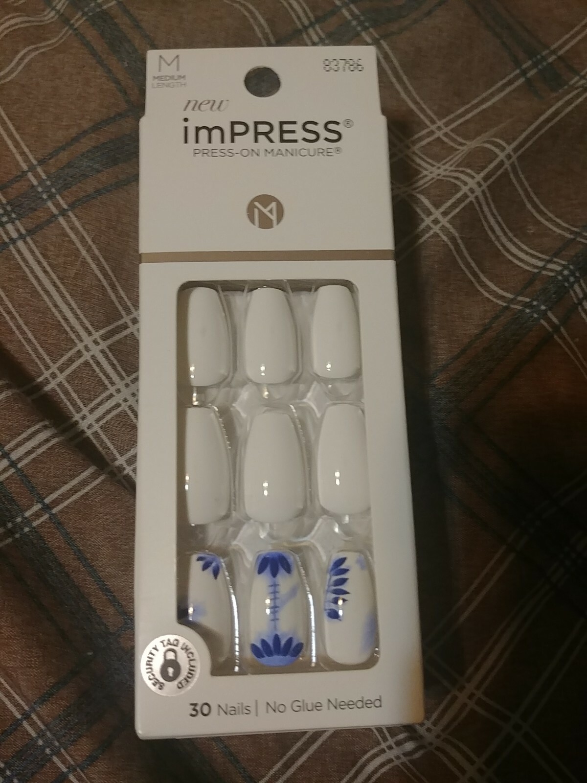 *Kiss imPRESS 30 MEDIUM Press-On Nails ‘Tye Dye”* White w/blue tie dye New 2021