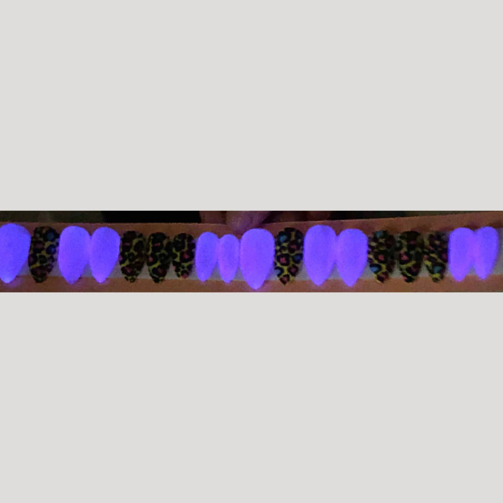 Pink Leopard, glow in the dark – Press on nail set- Size 0-8