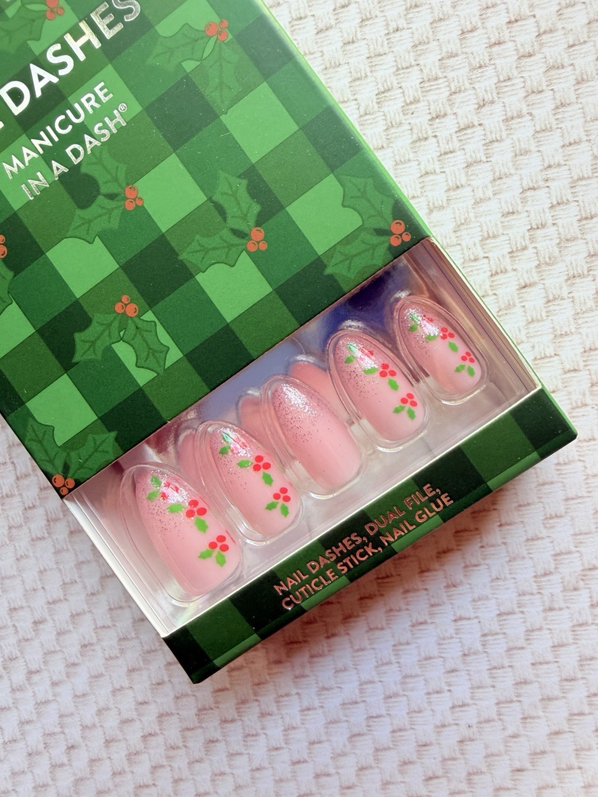 Red Aspen Press On Nails HEIDI IN A HOLLY DAZE Medium Almond Nail Dashes