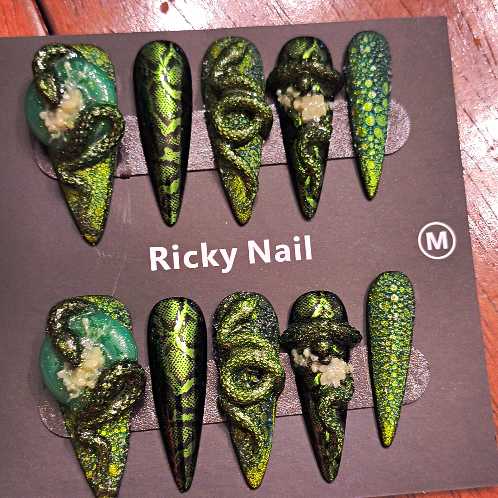 Ricky Nail Press-On Nails Medium Long Stiletto Green Black Glitter 3D Snake