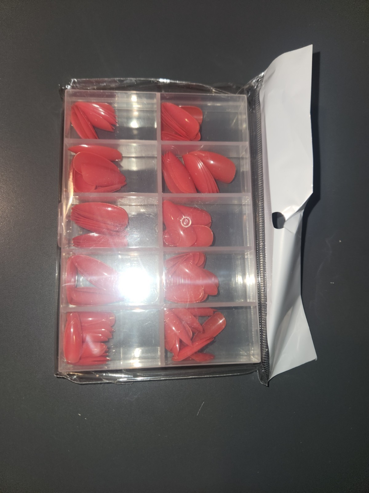 nail sets 120pcs red color with shinny finish. Strong good quality!