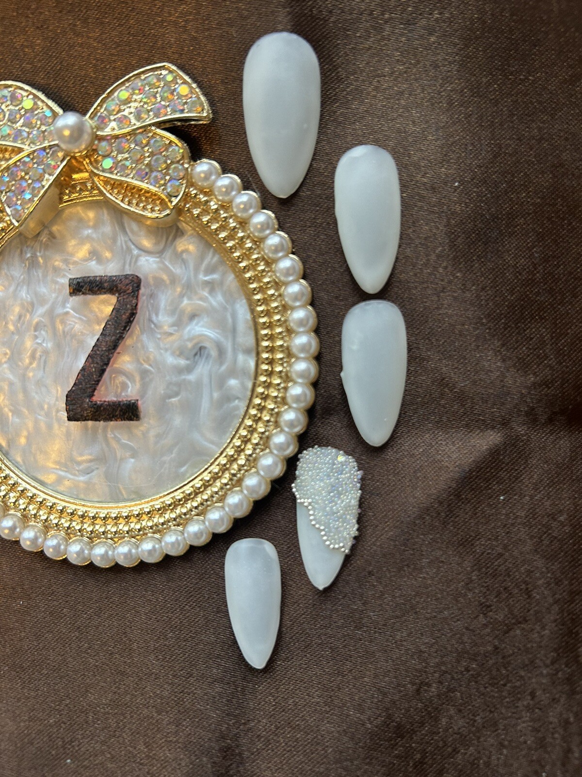 Z NAILZ!Handmade Matte White M Almond W/Embellishment Ring Finger Press On Nails
