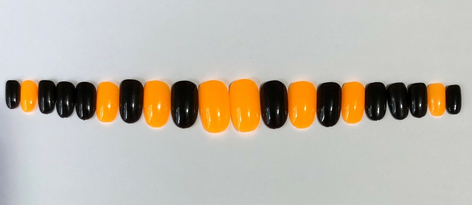 Glow in the Dark and Picture reveal Nails – (Set of 20 sizes 0-9) Short Oval