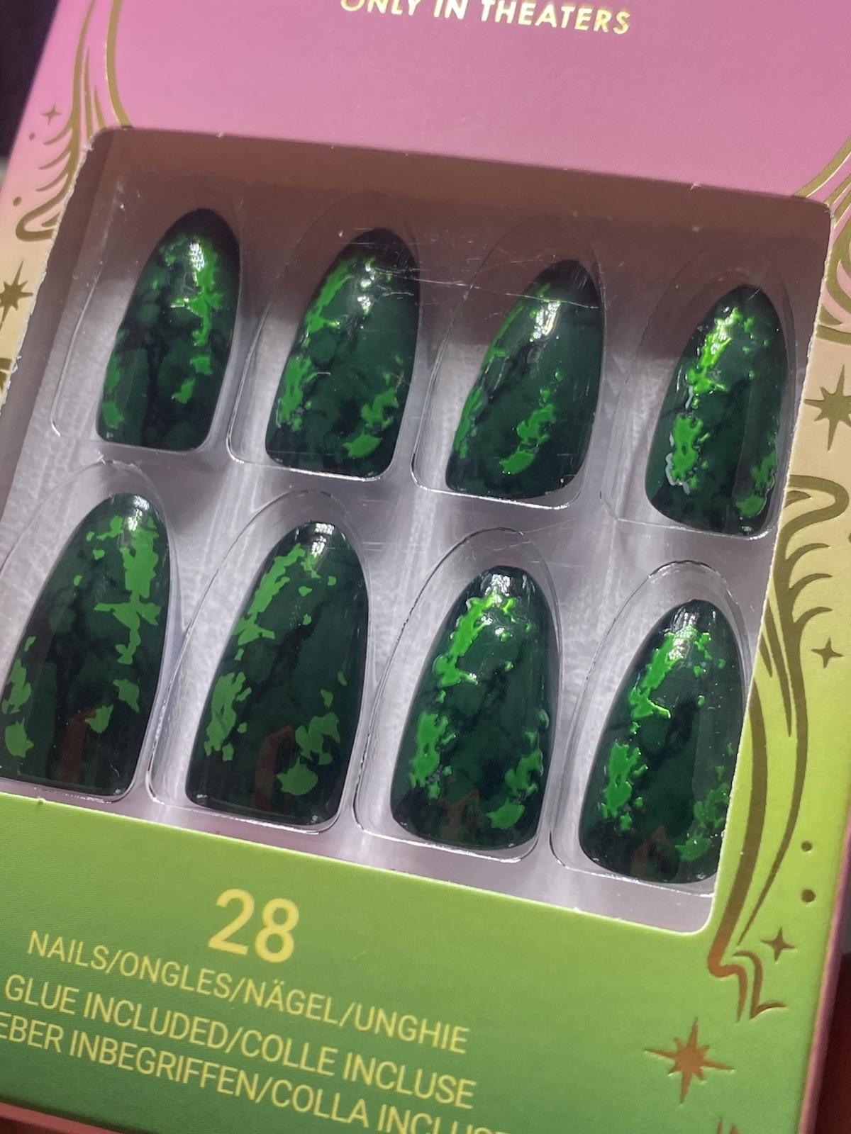 NEW LMTD WICKED MOVIE X KISS NAILS 28 GLUE MED ALMOND DARK GREEN W/LIGHT GREEN