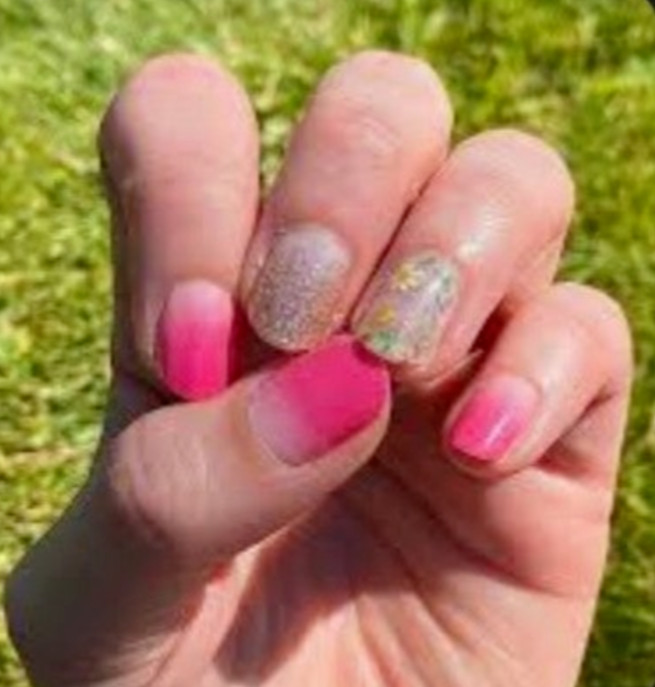 Dashing Diva FLORAL AMBITION🌺🌷Glitter, Bright Pink,Yellow Ombré Nail Strips!