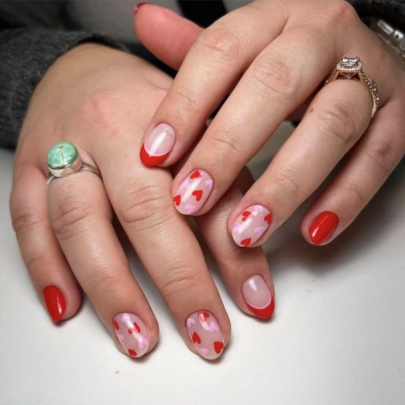 72 Valentine’s Day Nail Art Pieces, Suitable for Both Girls and Women