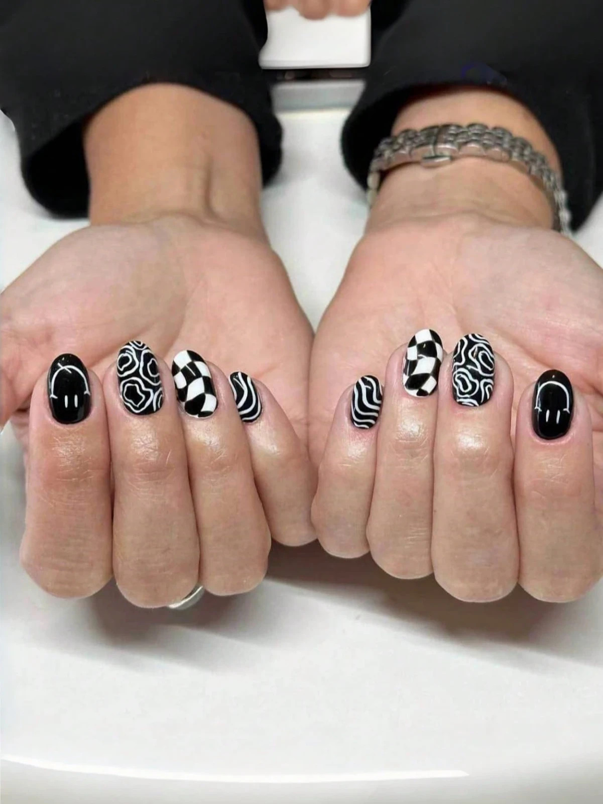 24PCS Y2K Alien Press On Nails Short Oval UFO Rainbow Space Full Cover Reusable