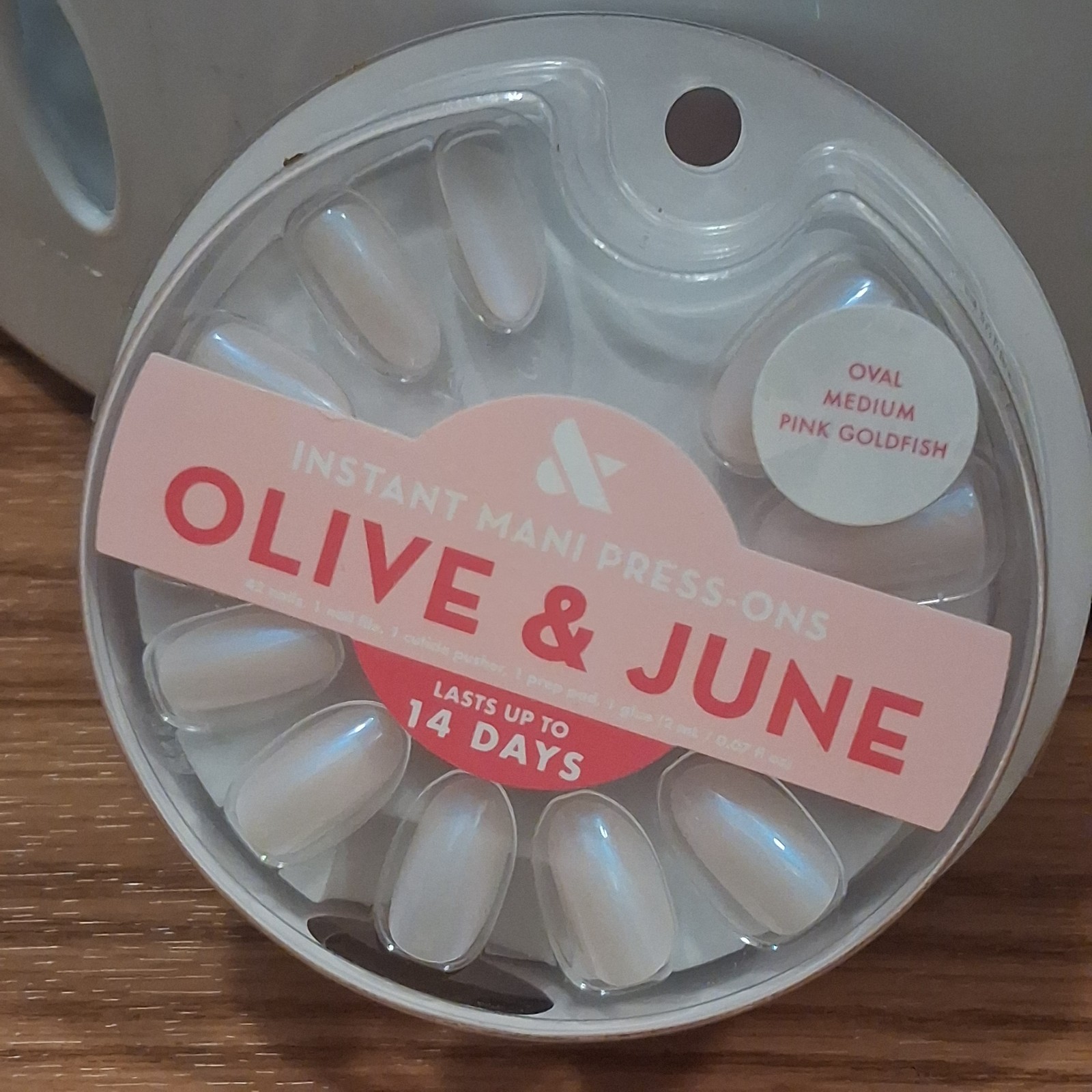 Olive & June Instant Mani Press-On Nails ~ 42PCS Oval Medium Pink Goldfish
