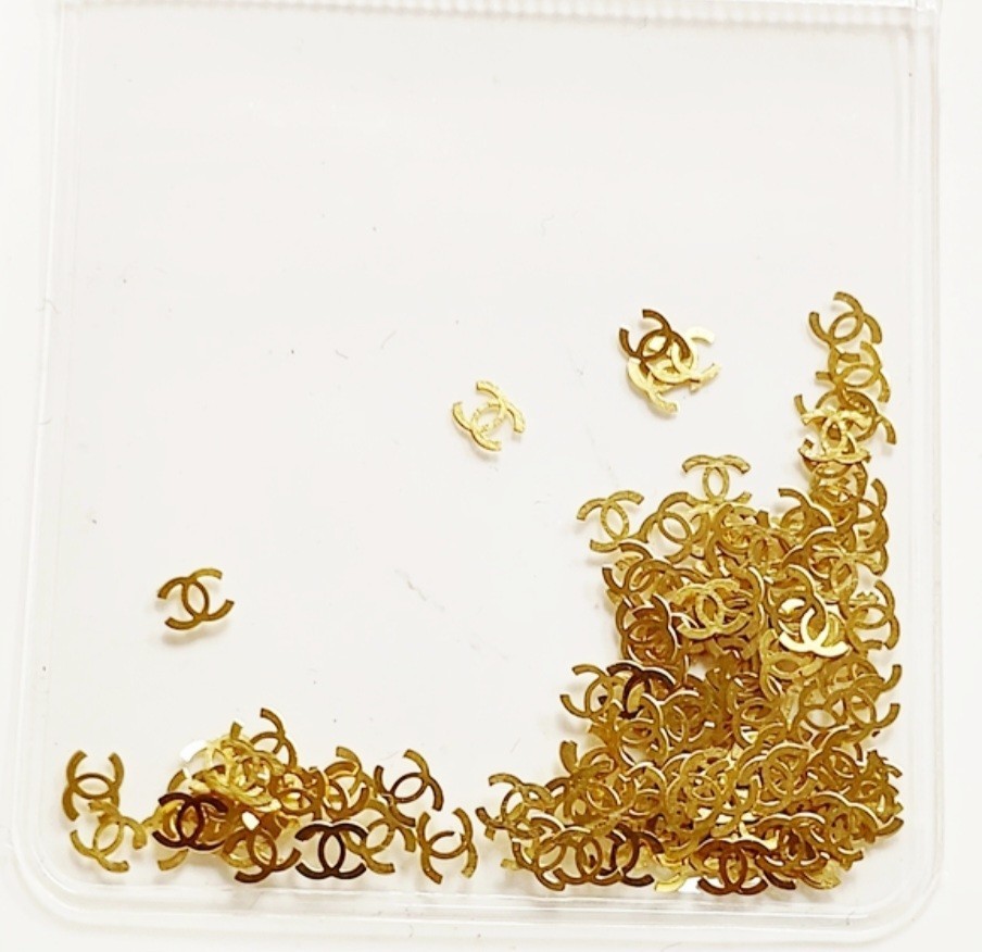 NWT NAIL ART DESIGN 4mm×5mm GOLD METAL NAIL DECALS: N°16