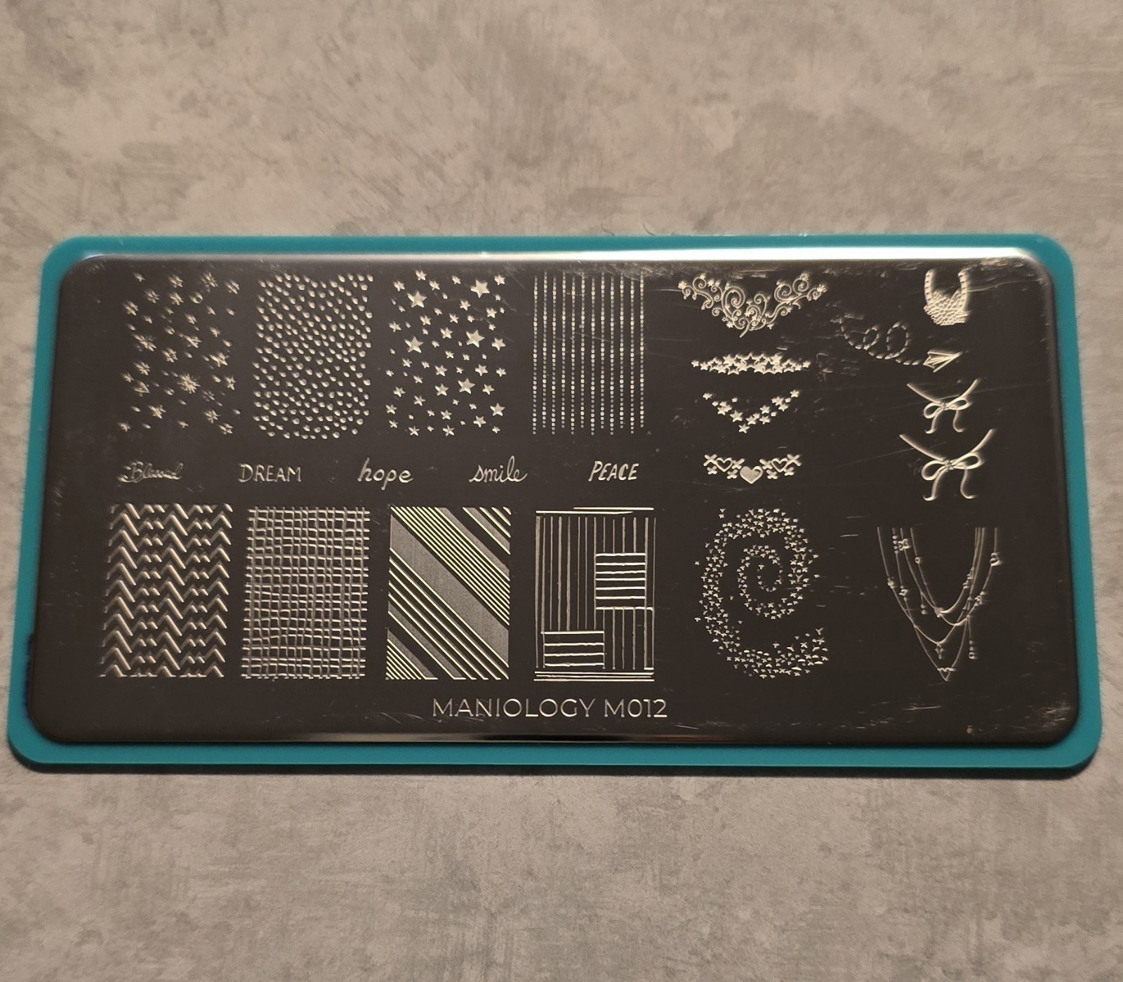 Maniology M012 80’s Vintage Retro Necklace Bows Pattern Shapes Nail Stamp Plate