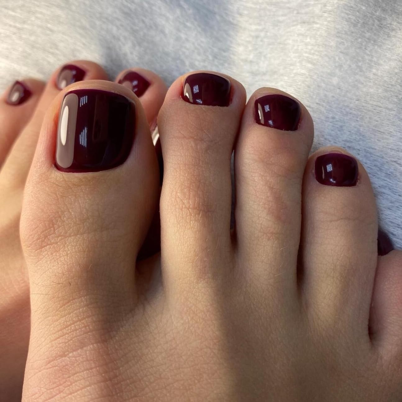 KQueenest Burgundy Red Toe Press on 0.04 Fl Oz (Pack of 24), solid burgundy