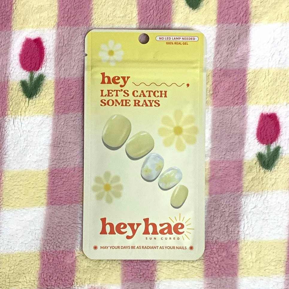 heyhae Gel Press-On Nails Short Oval Flower White/Yellow Shiny Pre-Designed