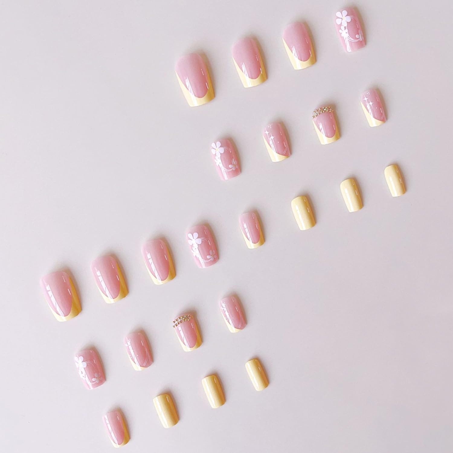 24Pcs White Flower Press on Nails Short Square Yellow French Tip Fake Nails w…