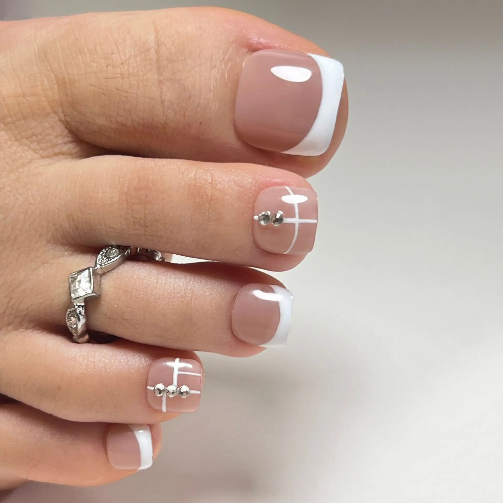 Stylish Gold French Nude Pink Wearable Nail Art Simple Fashion Fake Toenails