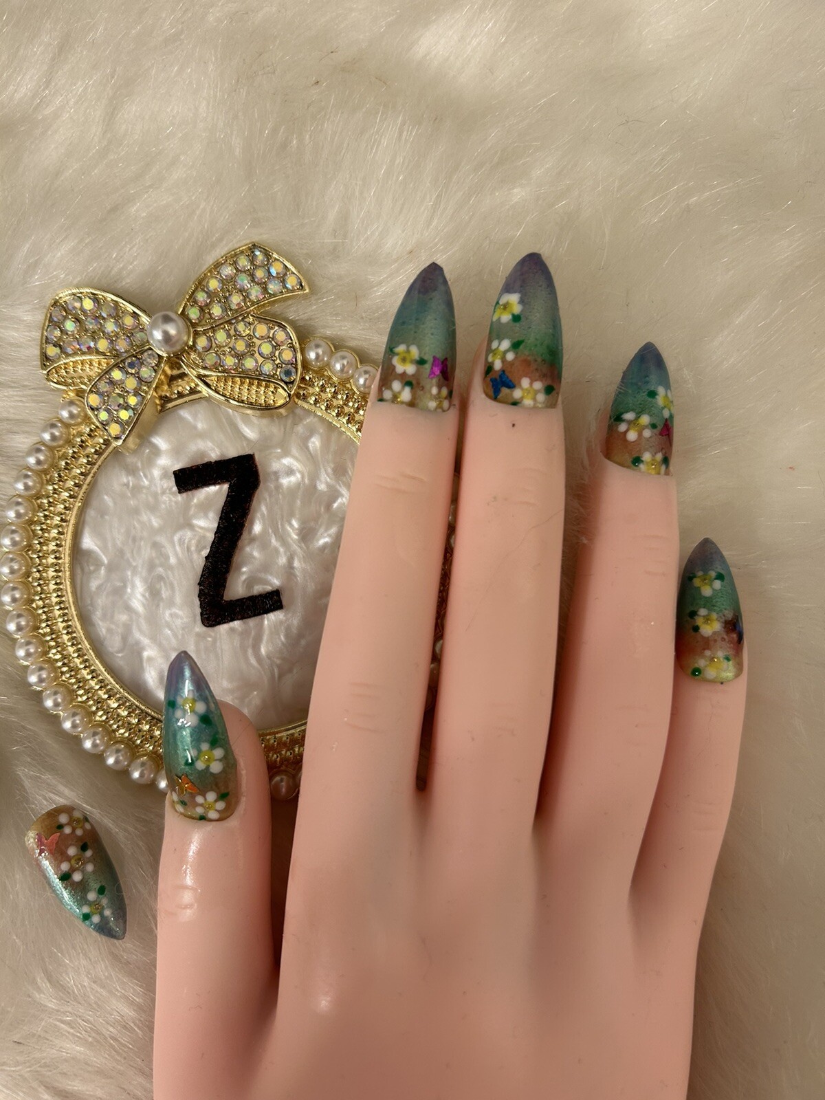 Z NAILZ! Gorgeous set of Handmade Custom Floral Ombre’ Stiletto Press On Nails